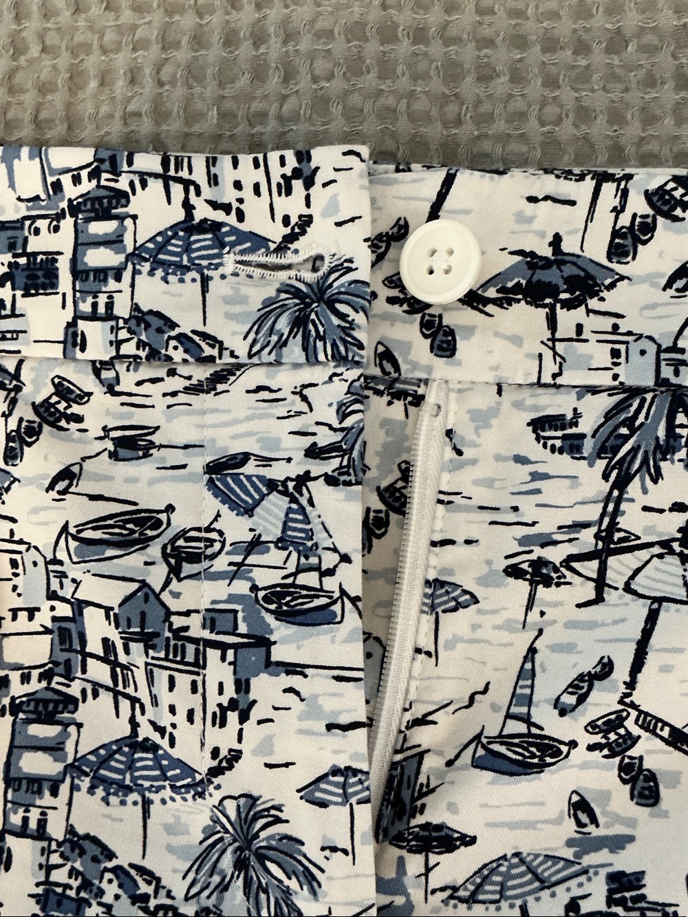 Talbots Outlet White and Navy Cotton 7” Shorts size 10 - Picture 4 of 11
